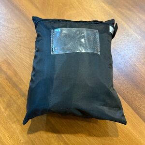 NWOT Lightweight Outdoor Patio Furniture Cover 80×80×60cm Black Zipper Pouch